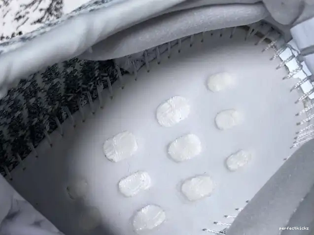 White Adidas Reflective Boost FW5317 Yeezy 350 V2 Cloud 0501